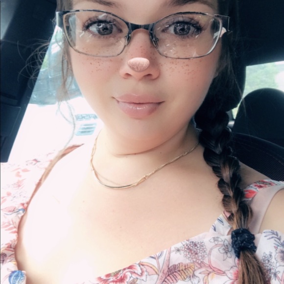 Meet your Posher, Lauren - Picture 4 of 6